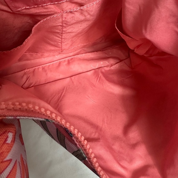 Vera Bradley rainforest print recycled material
Sling bag - Picture 12 of 13